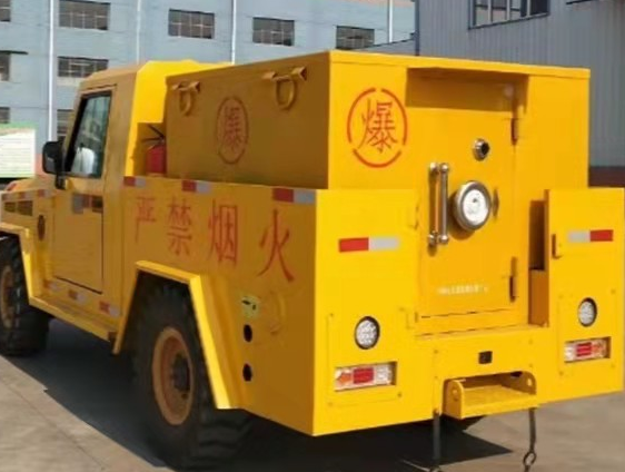 甘德凯龙爆破器材运输车：保障爆破任务的安全运行