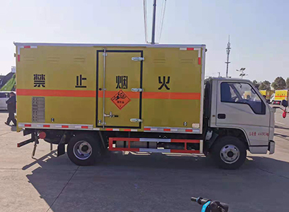 甘德爆破器材运输车工人安全操作规范与智能技术保障